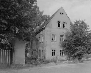 Dresden-Trachau, Alttrachau 41. Dreiseithof (Trobischhof). Seitengebäude (bezeichnet 1886). Straßenansicht von Südwesten