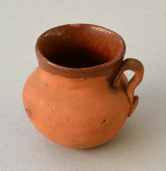 Clay vessel (miniature)