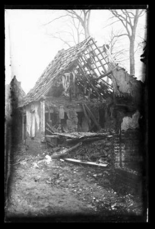 Frankreich (?), Zerstörtes Haus