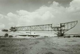Abraumförderbrücke 19 (F34), Länge 240 m. im ausgekohlten Tagebau Lohsa (Lausitz) vorbereitet für die Überführung zum Tagebau Bärwalde