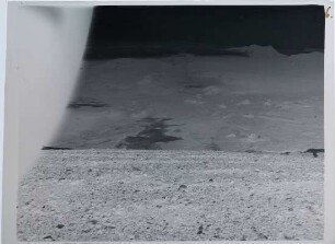 Blick von oben auf eine Ebene mit vielen Eruptionskratern
