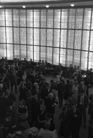 Berlin: Schillertheater; Pause mit Foyer