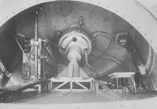 Einschaltvorrichtung und Stromentnehmer bei der großen Stundenachse des Fernrohres, Treptow : Technikgeschichte | Astronomie | Astronomische Instrumente | Grosse Fernrohre