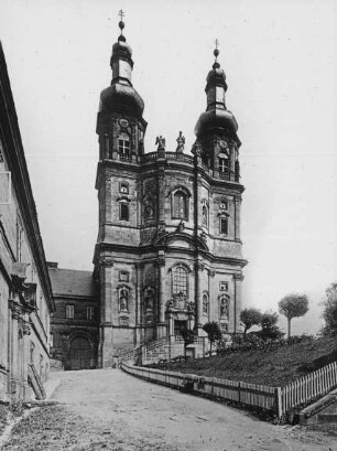 Banz (Staffelstein), St. Peter und Dionysius (ehem. Benediktinerabtei), Fassade (ab 1698). Johann Leonhard Dientzenhofer