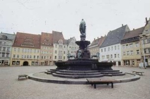 Brunnendenkmal des Markgrafen Otto des Reichen : DDR. Brunnendenkmal des Markgrafen Otto des Reichen. Labradorstein und Granit (1889-1897). Freiberg, Obermarkt