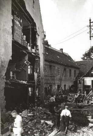 Unwetterkatastrophe im Osterzgebirge am 8./9. Juli 1927. Berggießhübel nach dem Hochwasser. Zerstörte Häuser
