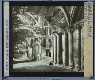 Venedig, Markusdom : Tonnengewölbe und Fresken der Vorhalle