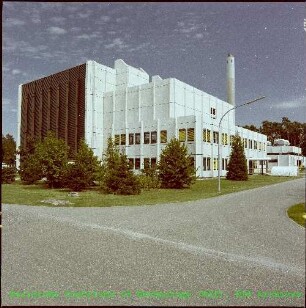 Außenansicht der Technikumshalle zur Komponentenerprobung (TEKO) für das Projekt Wiederaufarbeitung und Abfallbehandlung (PWA), von Südwesten