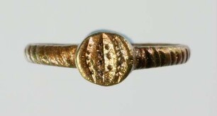 Fingerring mit undeutlicher Verzierung