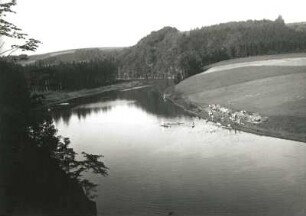 Wasserwanderung Regensburg-Wien der sächsischen Teilnehmer des Arbeiterjugendtreffens am 15. Juli 1929. Aufbau der Zelte an einem Übernachtungsplatz