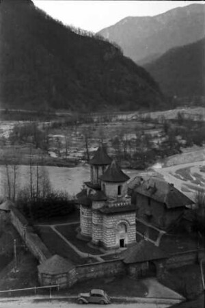 Cornet: Blick auf das Kloster