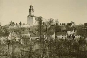 Leuben. Ortsteilansicht : Leuben Kr. Meißen Teilansicht mit der Kirche von Südwesten