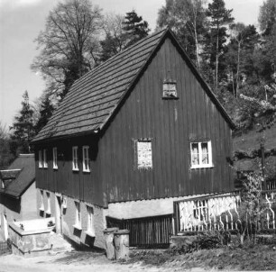 Bad Schandau-Ostrau, Ostrauer Berg 9. Wohnhaus (Ende 18. Jh.). Straßenansicht von Süden