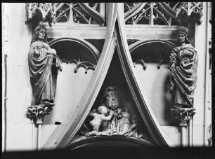 Konstanz Münster Über der Tür zum Thomaschor Heilige Anna Selbdritt zwischen zwei Heiligen