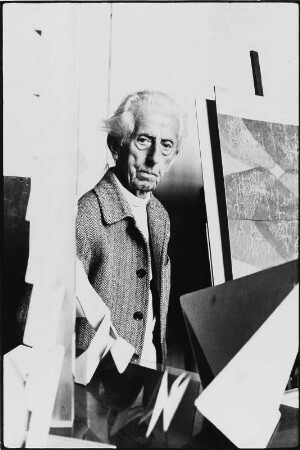 Der Maler Herman Glöckner in seinem Atelier