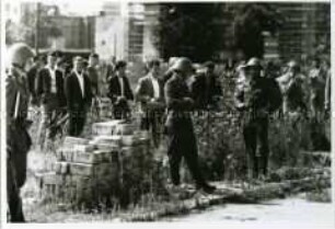 Grenzsoldaten an der Berliner Sektorengrenze an der Bellevuestraße