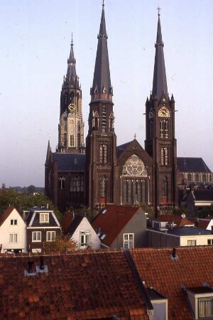 Delft - Kirchtürme : Kirchtürme. Aufgenommen 2001 in Delft