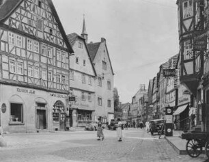 Am Marktplatz in Gmünden am Main : Gemünden. Wohn- und Geschäftshäuser, Marktplatz. Straßenansicht