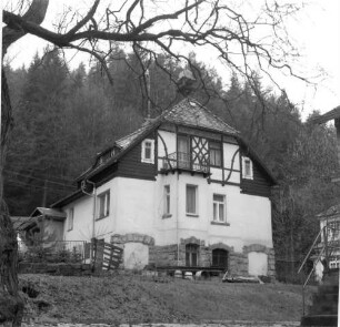 Bad Schandau, Niederweg 9. Villenartiges Wohnhaus (um 1910). Gartenansicht von Nordosten
