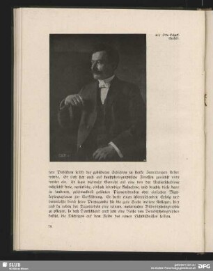 [Der Mann mit Schnauzer gestützt auf einer Lehne]
