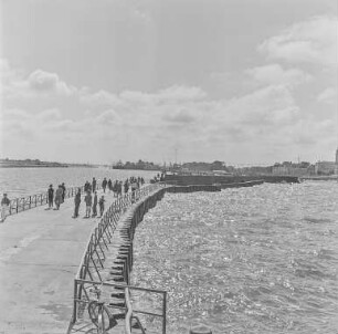 FF66 : Rostock-Warnemünde. Westmole der Hafeneinfahrt