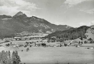 Ortsteilansicht mit Wendelstein (1836 m)