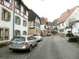 Stadtbild-Altstadtstrasse nach Westen in Übersicht mit Baubestand (Fachwerk auf steinernem Stock in meist giebelständiger Manier)