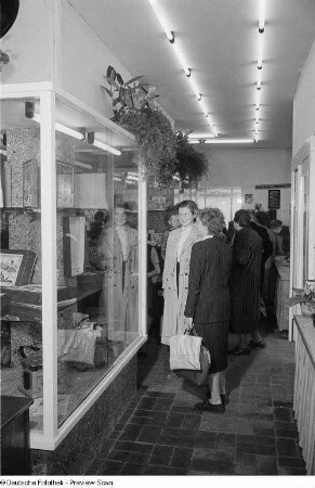 Exponate der Leipziger Herbstmesse 1954