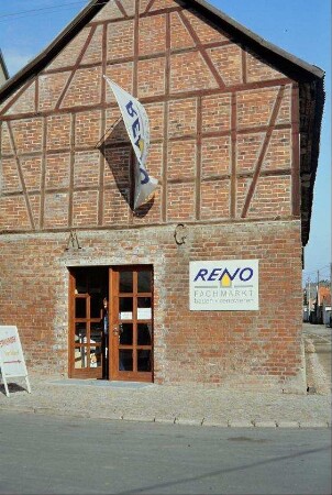Backsteinhaus mit Fachwerk im Obergeschoß, neu genutzt