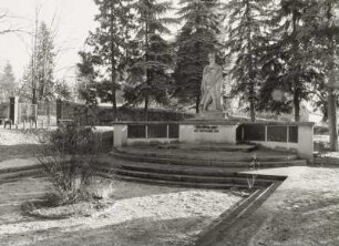 Denkmal für die Gefallenen des 1. Weltkriegs : Denkmal für die Gefallenen des 1. Weltkriegs (nach 1918). Radeberg, vor dem Kirchhof
