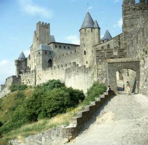 Carcassonne : Carcassonne. Aufgang zur Festungsanlage Cité de Carcassonne