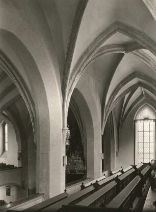 Döbeln, Nikolaikirche. Südliches Seitenschiff, Empore. Blick nach Osten. Gewölberippen gegen 1400