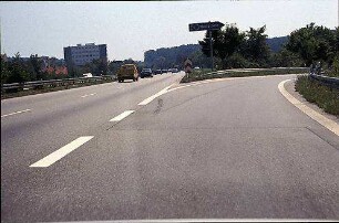 Einfahrt in Kreisel (Schwieberdingen Richtung Heilbronn)