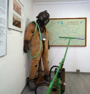 Taucheranzug mit Helm