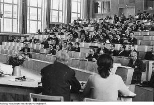 Dresden, Technische Universität Dresden (TUD), u.a. Willers-Bau, Zellescher Weg, Einweihung einer Büste von Jawaharlal Nehru - Studienjahr 1967/68 - , 1967/69