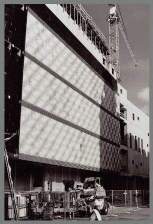 Neubau eines Einkaufzentrums an Stelle der Blechbüchse (Konsument-Warenhaus) in Leipzig, Verwendung der alten Alu-Fassade