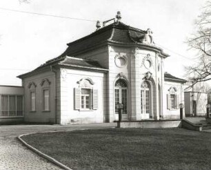 Dresden-Strehlen, Franz-Liszt-Straße. Pavillon (ehem. Privat-Eisenbahnstation Königliche Villa). 1897; G. R. Frölich. Ansicht von Westen
