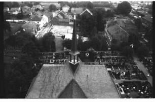 Friedhof und Kirchturm