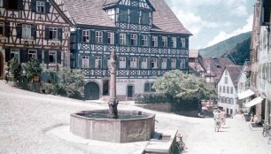 Marktplatz mit Marktbrunnen und Gasthaus Zur Sonne