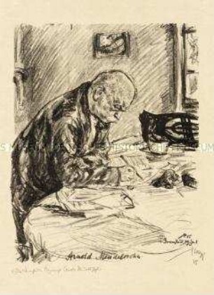 Der Komponist Arnold Mendelssohn am Schreibtisch arbeitend