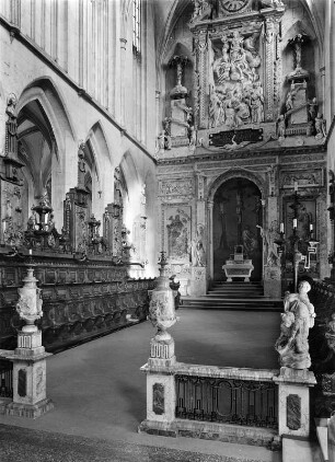 Salem. Abteikirche (Pfarrkirche Mariä Himmelfahrt) (1299-1414, Umbau 1750-1751; J. C. Bagnato). Inneres mit Altar