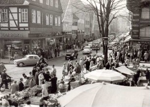 Marktplatz und Lange Straße, Blick in Richtung Hotel Lippischer Hof. Detmold. Marktplatz