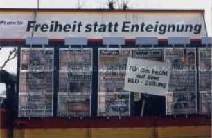 Demonstrationswagen mit Bild-Zeitungsständern - Anachronistischer Zug, Auftakt, November 1990 in Bonn