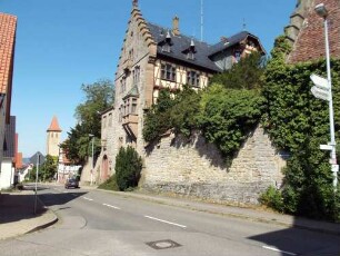 Schloss-Ansicht von Südwesten-Neubau um 1879 (auf Frühgotischem Vorgänger) in historisierendem Stil für Richard Freiherr von Reischach (Oberhofmeister der Königin Olga von Württenberg)