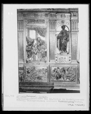 Relief links: Verkündigung an Maria, Relief rechts: Heimsuchung
