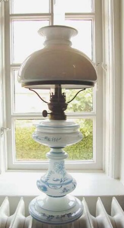 Petroleumlampe (Petroleumlampe aus Milchglas)