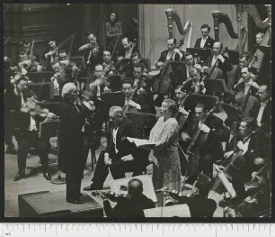 Porträtaufnahme Arturo Toscanini während eines Konzertes