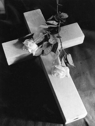Kreuz mit Rosen