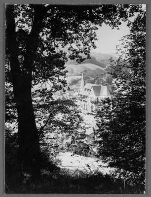 Durchblick auf Stolberg im Harz