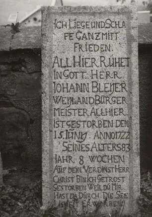 Grabstein für den Bürgermeister Johann Bleyer (gestorben 1722)